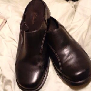 Clarks•Black Leather Mules•sz 9m